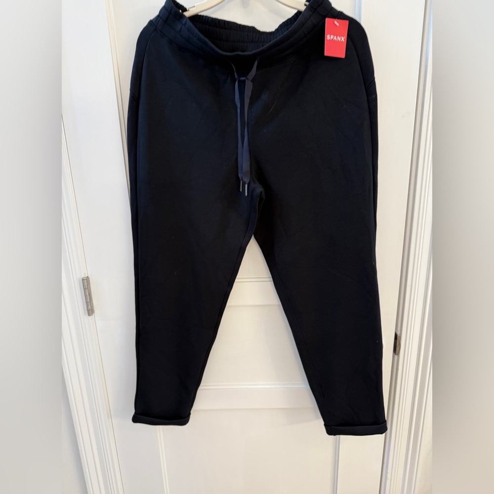 NWT Spanx Air Essential Tappered Leg Pant Medium